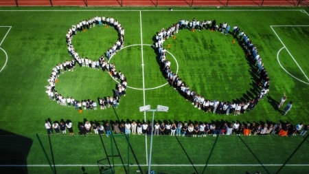 80 LAT ZA NAMI